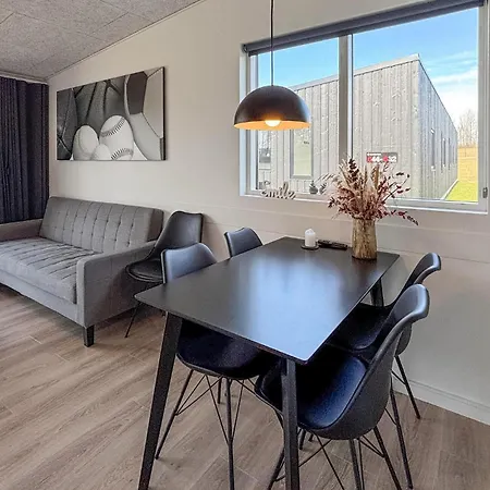 In With Indoor Swimming Pool فيجين